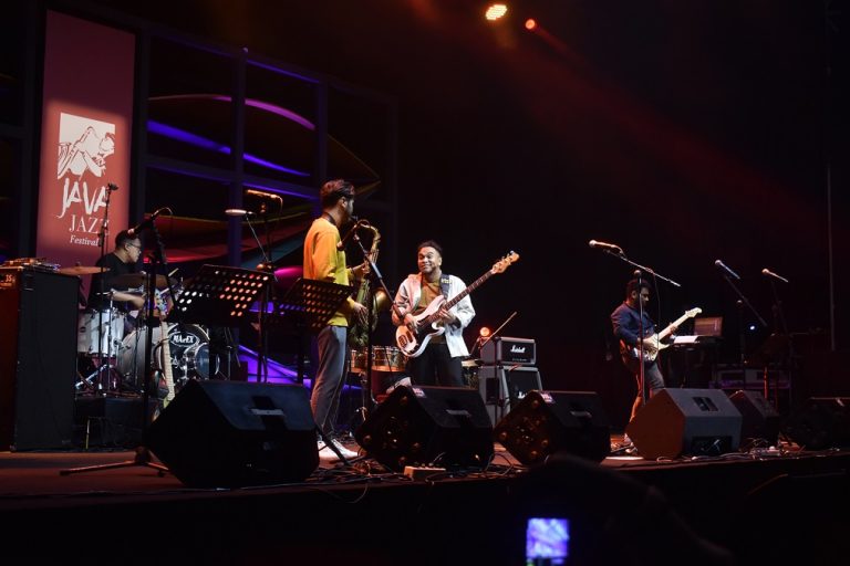 Barry Likumahuwa di Java Jazz Festival 2022