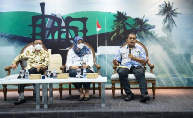Melkiades dalam diskusi