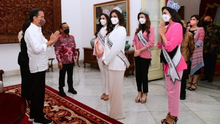 Presiden dan Puteri Indonesia 2022
