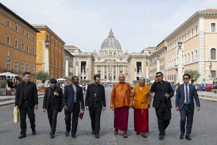 Bhiksu kungjungi Vatikan