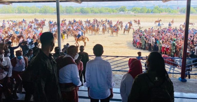 Presiden nonton pacuan kuda