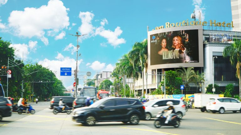 TV raksasa