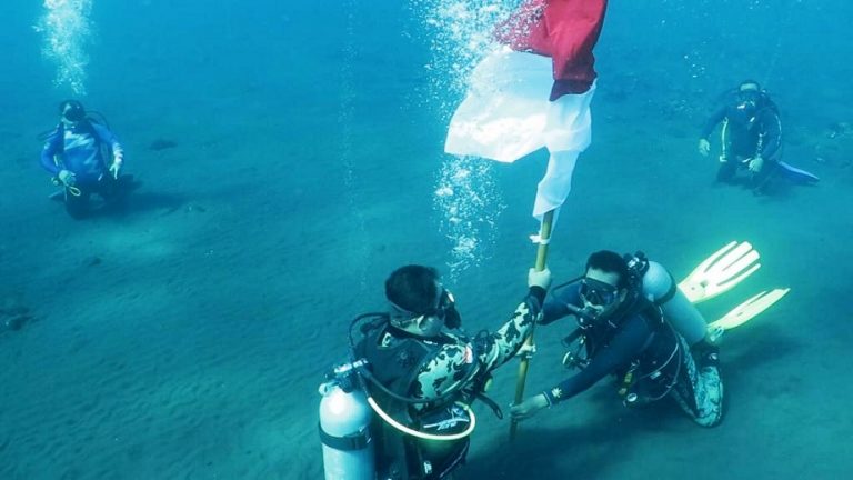 KKP upacara di bawah laut