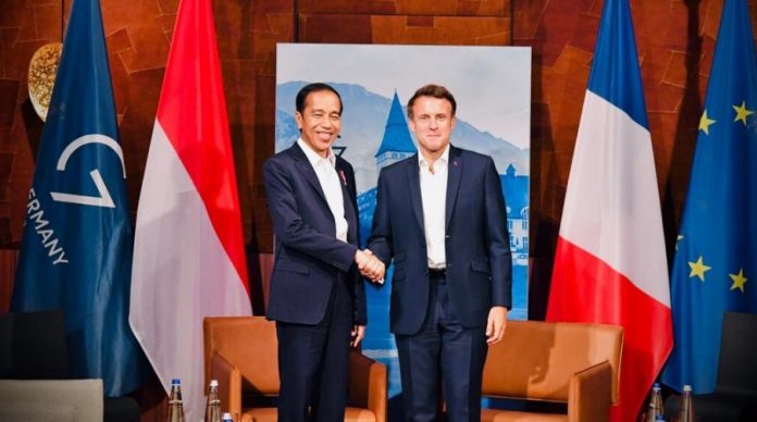Jokowi-Macron di sela G7