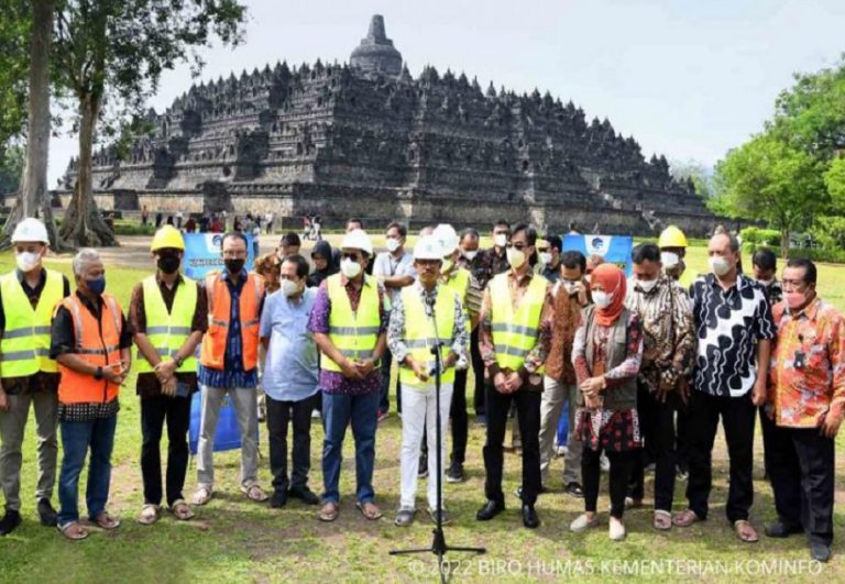Johnny G Plate di Borobudur