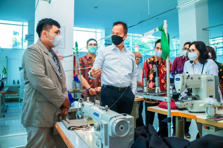 Menteri Perindustrian Agus Gumiwang Kartasasmita.