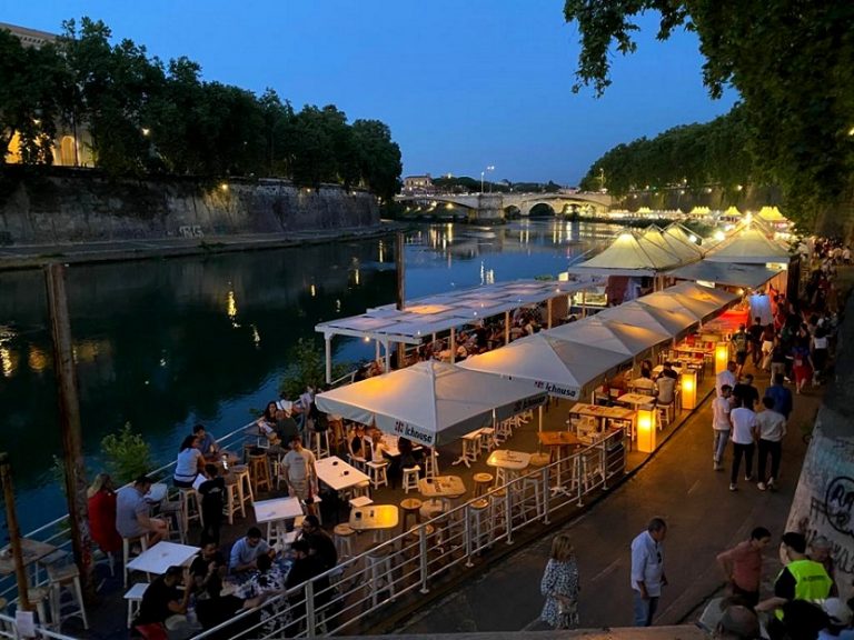 Lungo Il Tevere