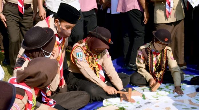 Jokowi dan pramuka