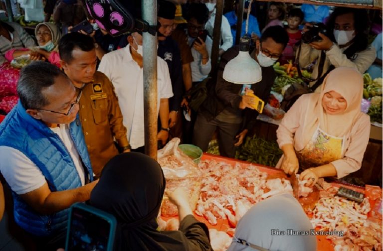 Kunjungi Pasar Angso Duo di Jambi, Mendag: Harga Bapok Makin Murah