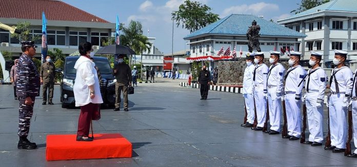 Megawati dan KRI Dewaruci