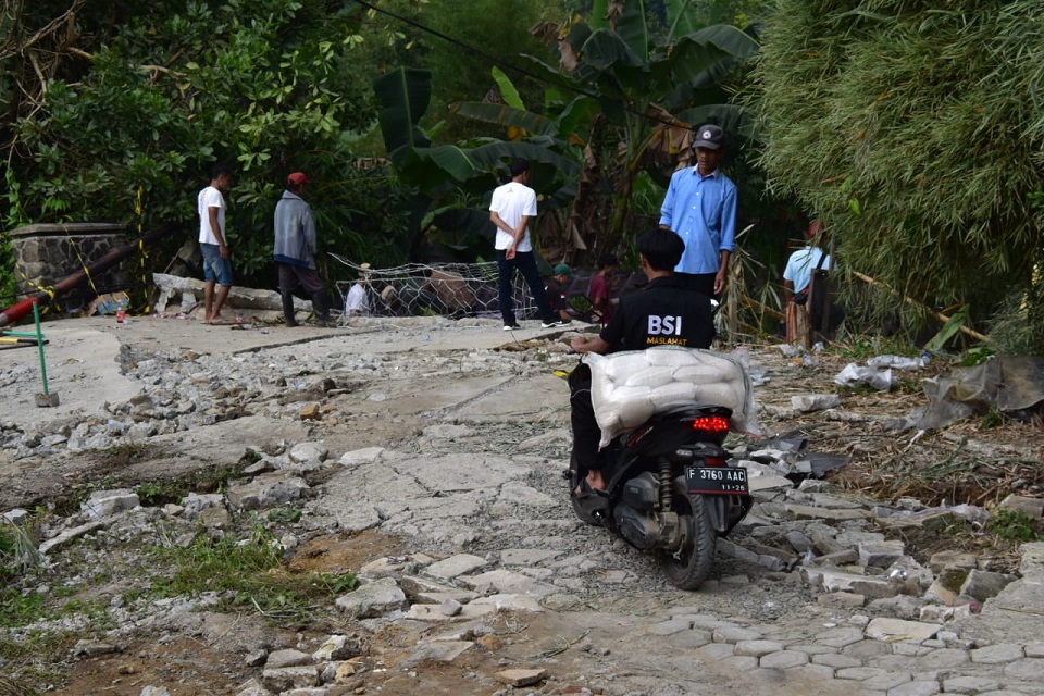 Bencana tanah bergerak di Desa Bojong Koneng, Babakan Madang, Bogor 