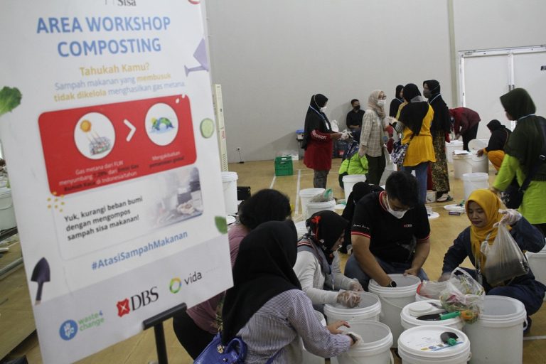 DBS-Waste4Change kelola sampah