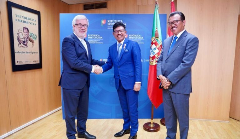Menkominfo di Portugal