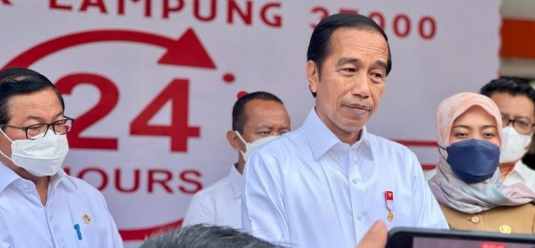 Jokowi bagikan BKT BBM