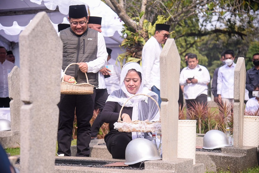 Cak Imin dan Puan ziarah ke makam Taufiq Kiemas