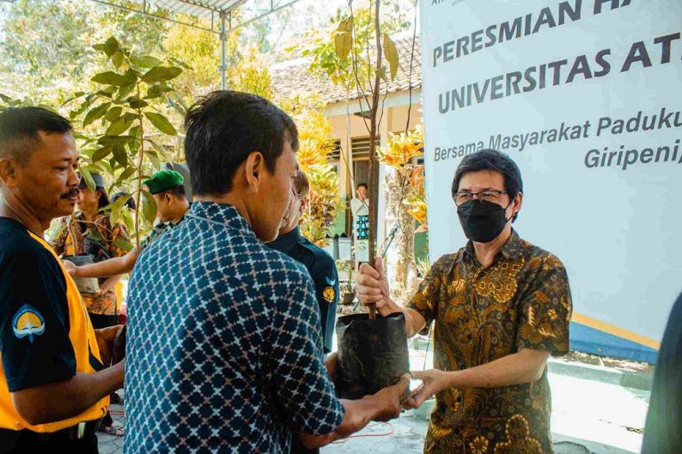 UAJY bangun desa giripeni