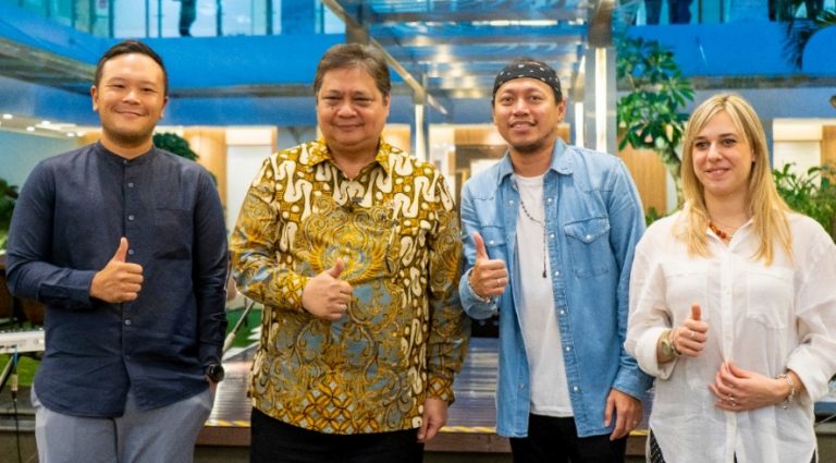 Menko Airlangga dan Eki Kam