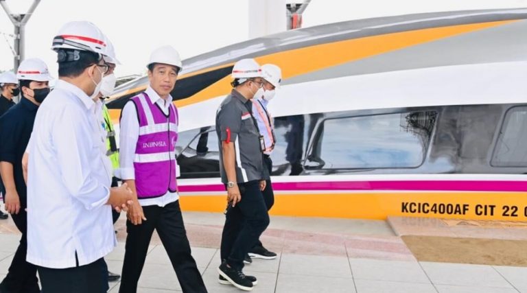 Jokowi di KCIC