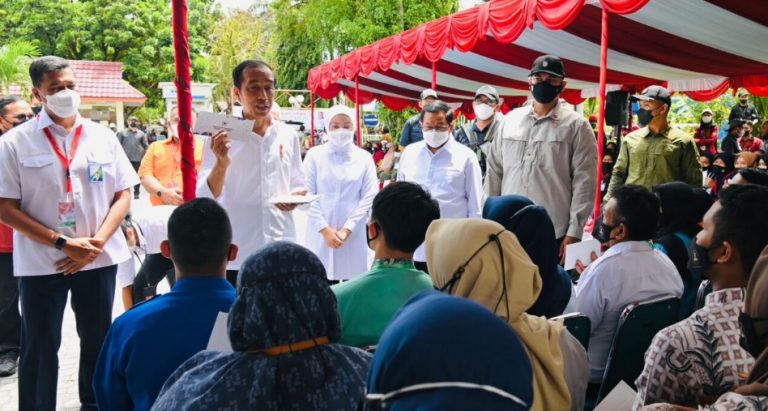 Presiden berikan BLT BBM