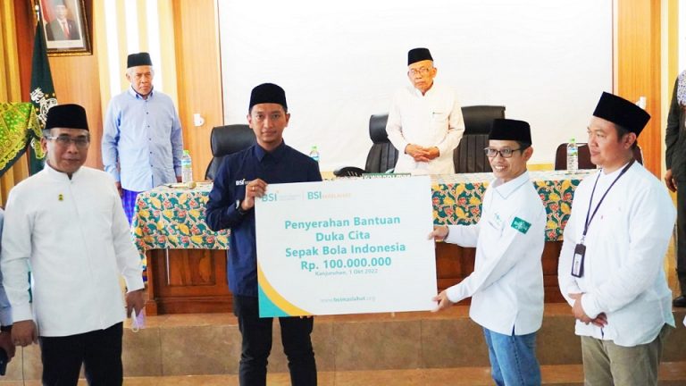 Penyerahan Bantuan Kanjuruhan