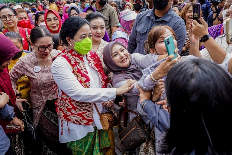 Puan ikut parade kebaya di Solo