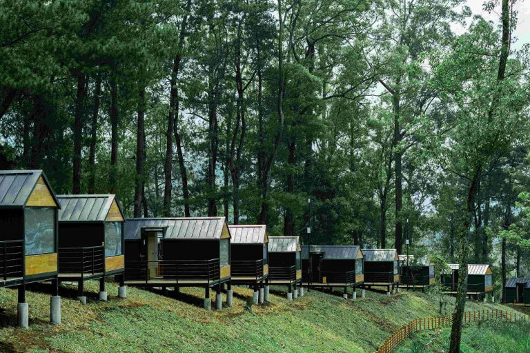 Guna mewujudkan komitmen tersebut, Bobobox meresmikan tiga cabang Bobocabin