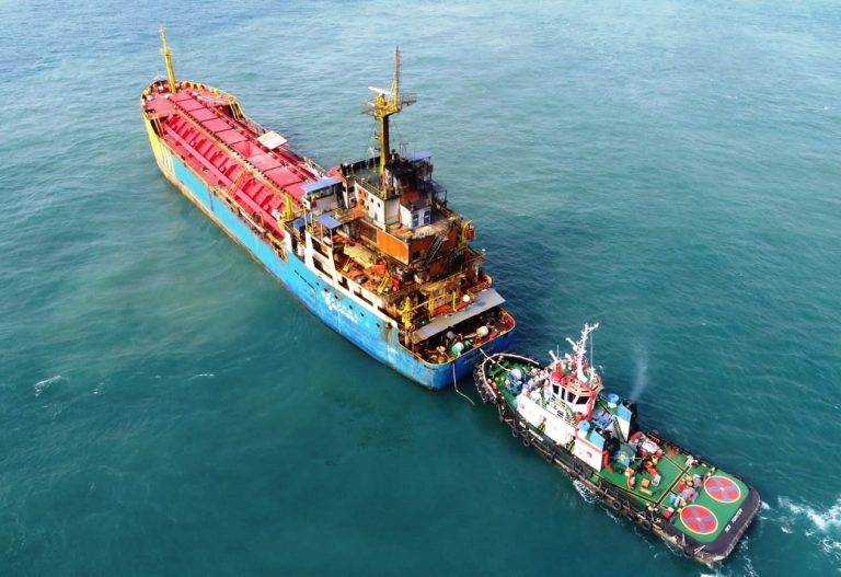 Kapal di sekitar dermaga Krakatau International Port/KIP