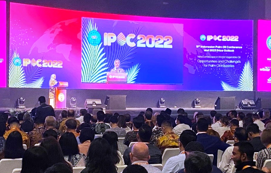 Chairperson IPOC Mona Surya saat memberikan sambutan dalam upacara pembukaan 18th Indonesian Palm Oil Conference and 2023 Price Outlook di Bali International Convention Center (BICC), Kamis 3 November 2022 