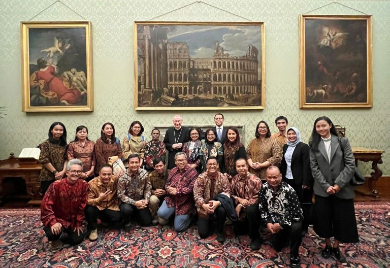PWKI dan Mgr Parolin