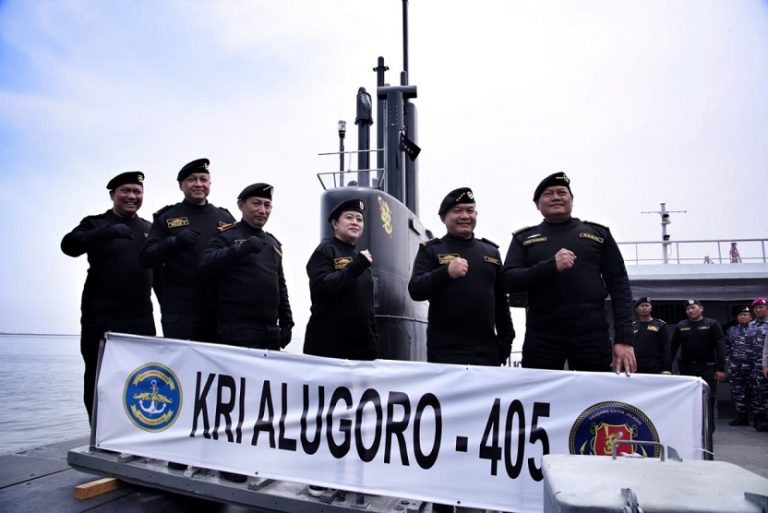 Puan di KRI Alugoro
