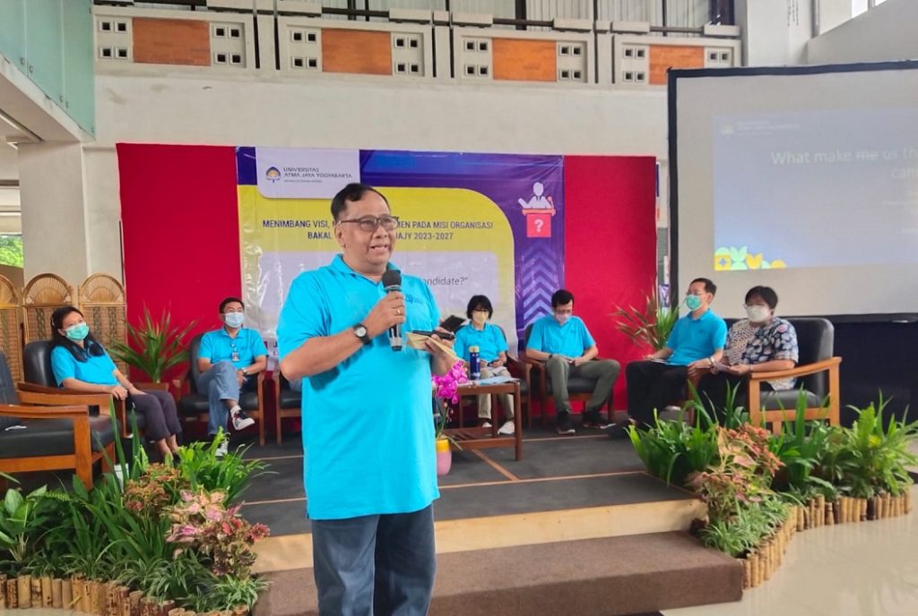 Penyampaian materi presentasi Balon Rektor di Kampus III UAJY