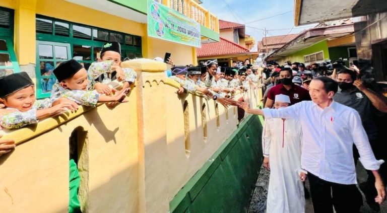Jokowi tinjau korban gempa Cianjur