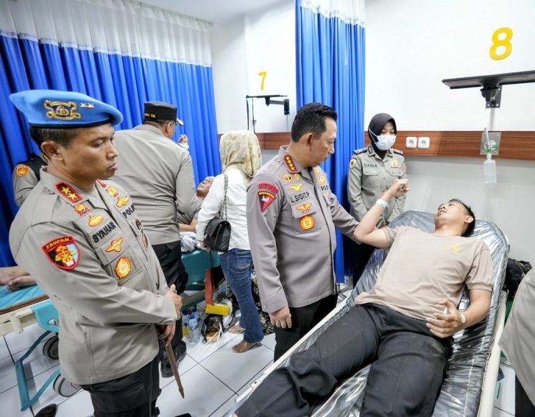 Kapolri jenguk korban bom bunuh diri