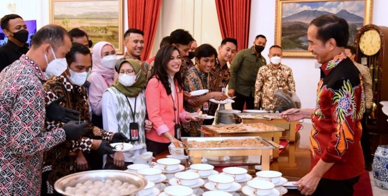 Presiden Jokowi Diskusi Isu Terkini dengan Wartawan Istana
