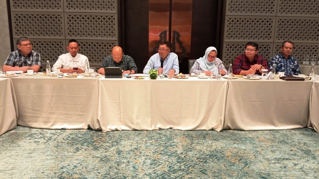 Acara focused group discussion (FGD) terbatas yang digelar Departemen Komunikasi Bank Indonesia (Dekom) BI dengan perwakilan akademisi dan lembaga riset di Semarang, Jawa Tengah, Sabtu (7/1/2023). 