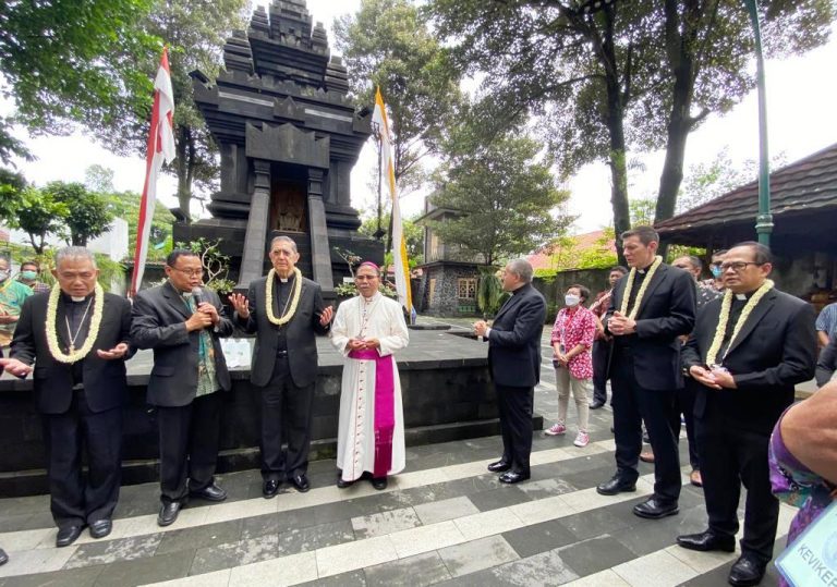 Kardinal Ayuso Kagumi Persaudaraan Sejati Masyarakat di Ganjuran