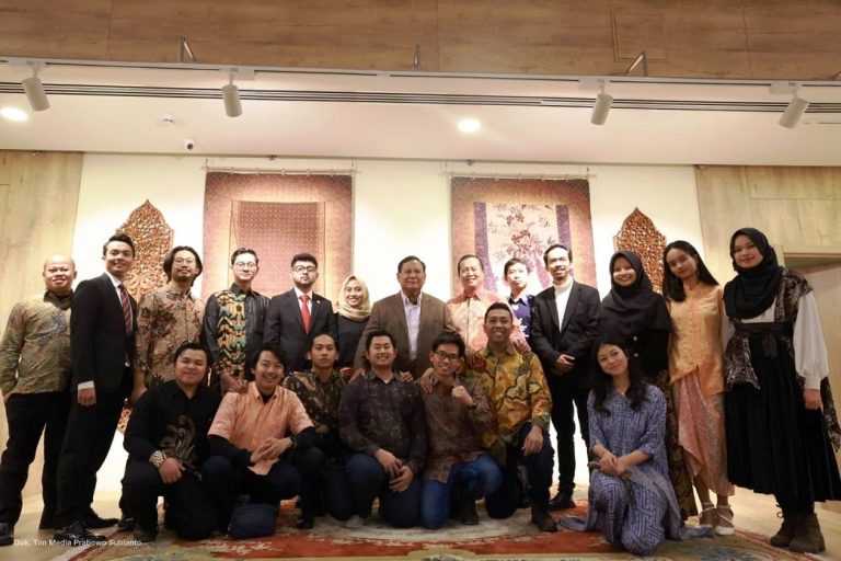Temui Mahasiswa RI di Turkiye, Prabowo: Harus Optimistis dan Bangga