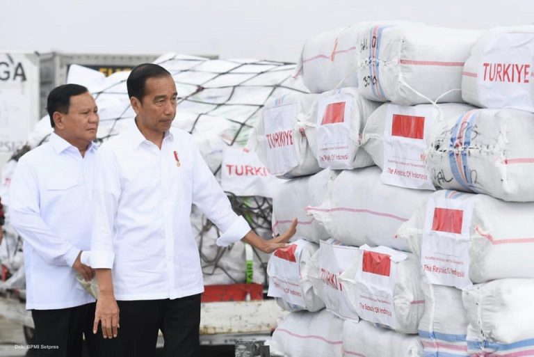 Prabowo Dampingi Jokowi Lepas Bantuan Kemanusiaan untuk Turki dan Suriah