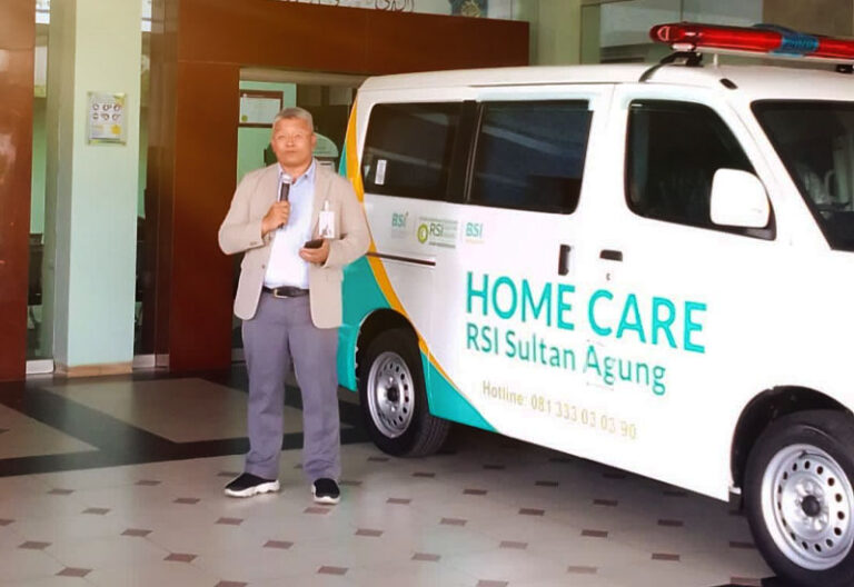BSI-BSI Maslahat Hibahkan Mobil Home Care ke RS Unissula Semarang