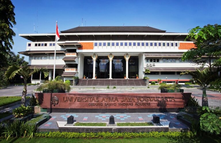 UAJY Peringkat 3 PTS Terbaik di Indonesia Versi SIR 2023
