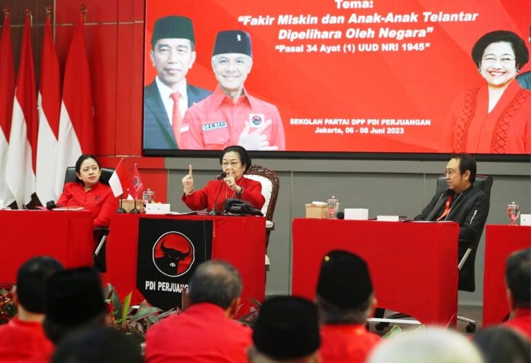 Megawati Perintahkan Seluruh Kader PDIP Bonding dengan Rakyat