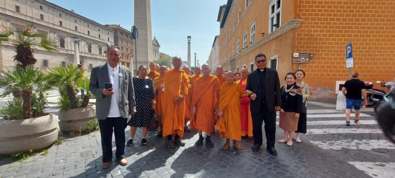 Walk for Peace Bhikkhu Thailand ke Vatikan Momen Indah dan Membahagiakan