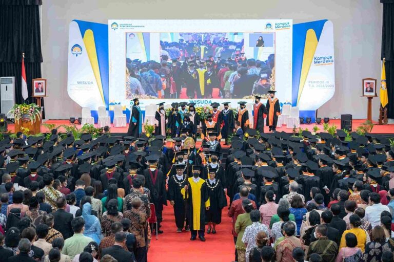 Rektor UAJY: Di Luar Sana Banyak Kesempatan bagi Pekerja Keras