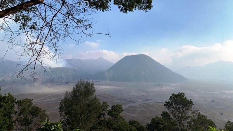 Wow! Begini Indahnya Sunrise di Bukit Cinta Bromo