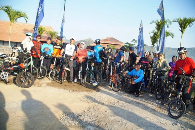 Komunitas Gowes Sabtu Pagi Keliling Bukit Menoreh