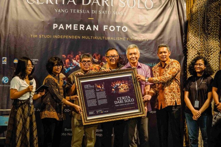 Pameran Foto 15 Mahasiswa FISIP UAJY: “Cerita dari Solo, Yang Tersua di Satu Masa”