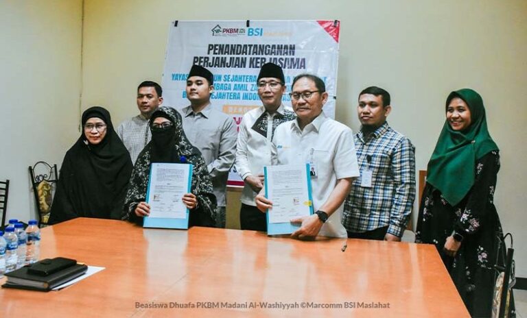 BSI Maslahat-PKBM Madani Al Washiyyah Berikan Beasiswa Pendidikan Siswa Dhuafa
