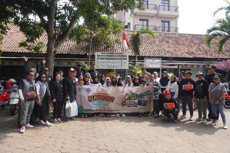 BSI Maslahat-Vespa GT Club ID Sunmori Sambil Berbagi Warteg Mobile di Yogya