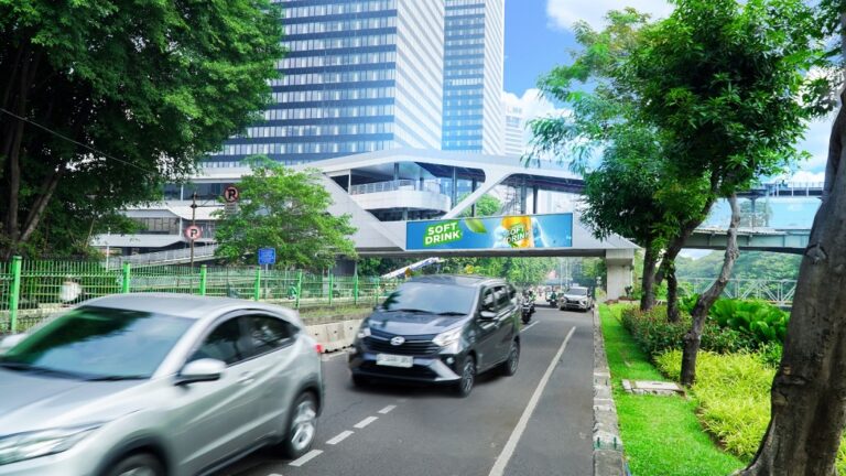 Billboard City Vision Hiasi JPM Penghubung Stasiun LRT Dukuh Atas dan Jalan Sudirman