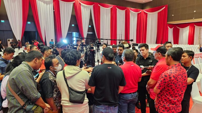 Prananda Prabowo dan Hasto Kristiyanto Tinjau Gladi Kotor Rakernas IV PDIP